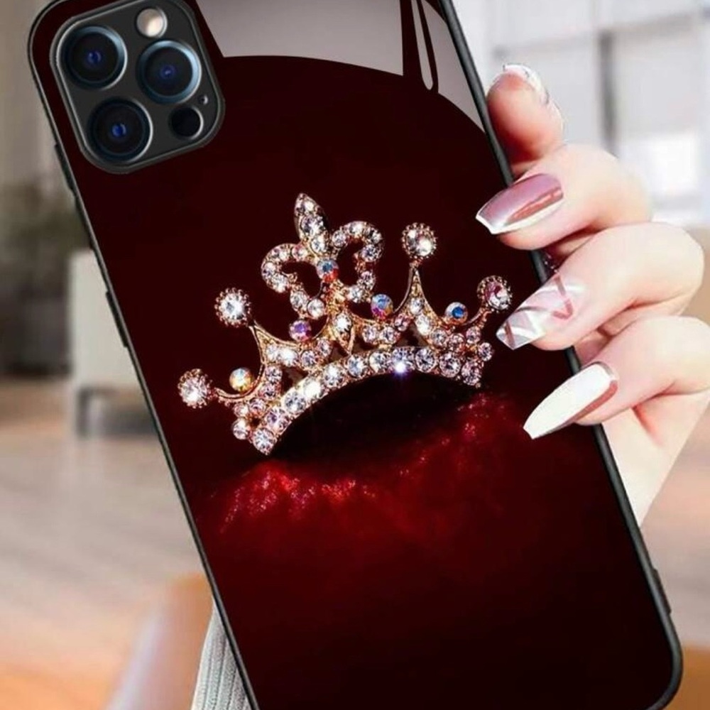 NWOT Crown Design Phone Case